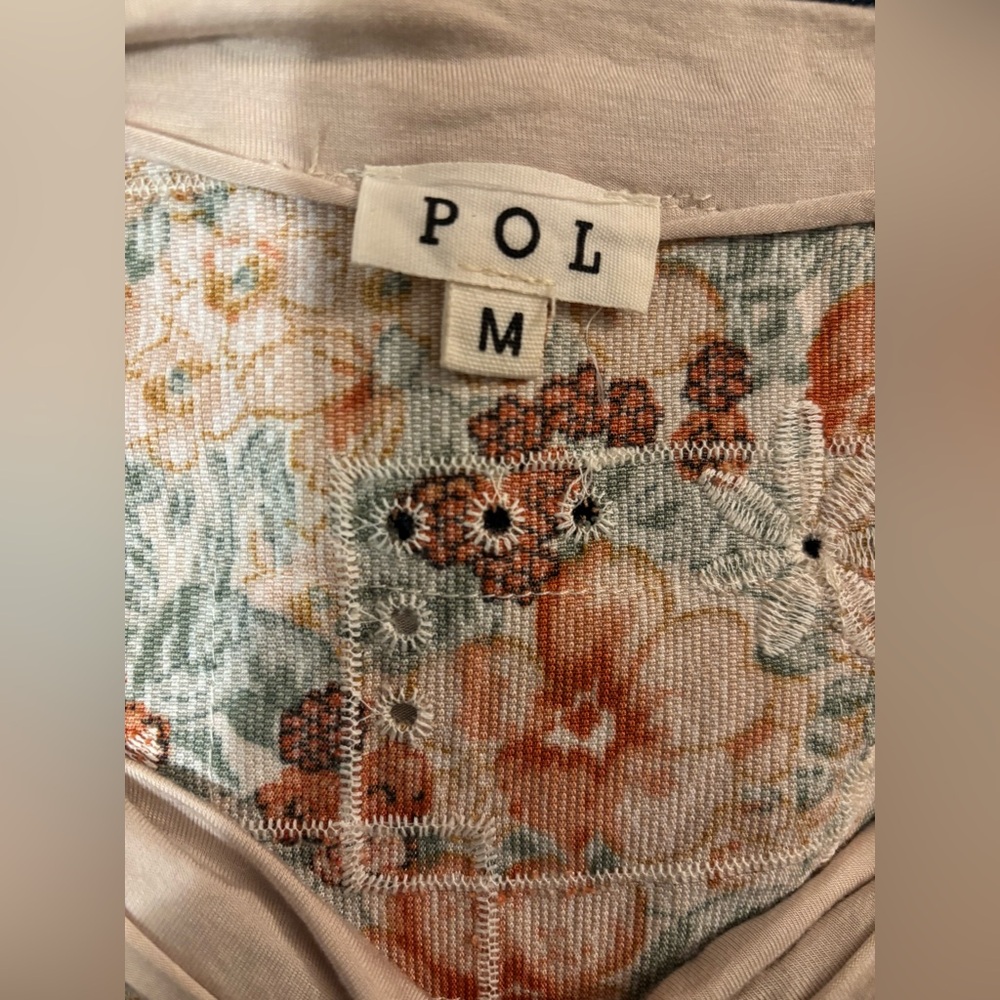 NWOT POL Floral Patchwork V-Neck Top - Picture 5 of 6